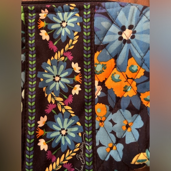 Vera Bradley Med. Cosmetic Bag/Pouch - Multicolored Blue Floral Print (Retired) - Picture 5 of 5